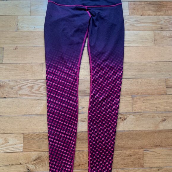 Lululemon High-Rise Ombre Pattern Leggings – Size Unknown (Approx S/M) - Picture 9 of 9